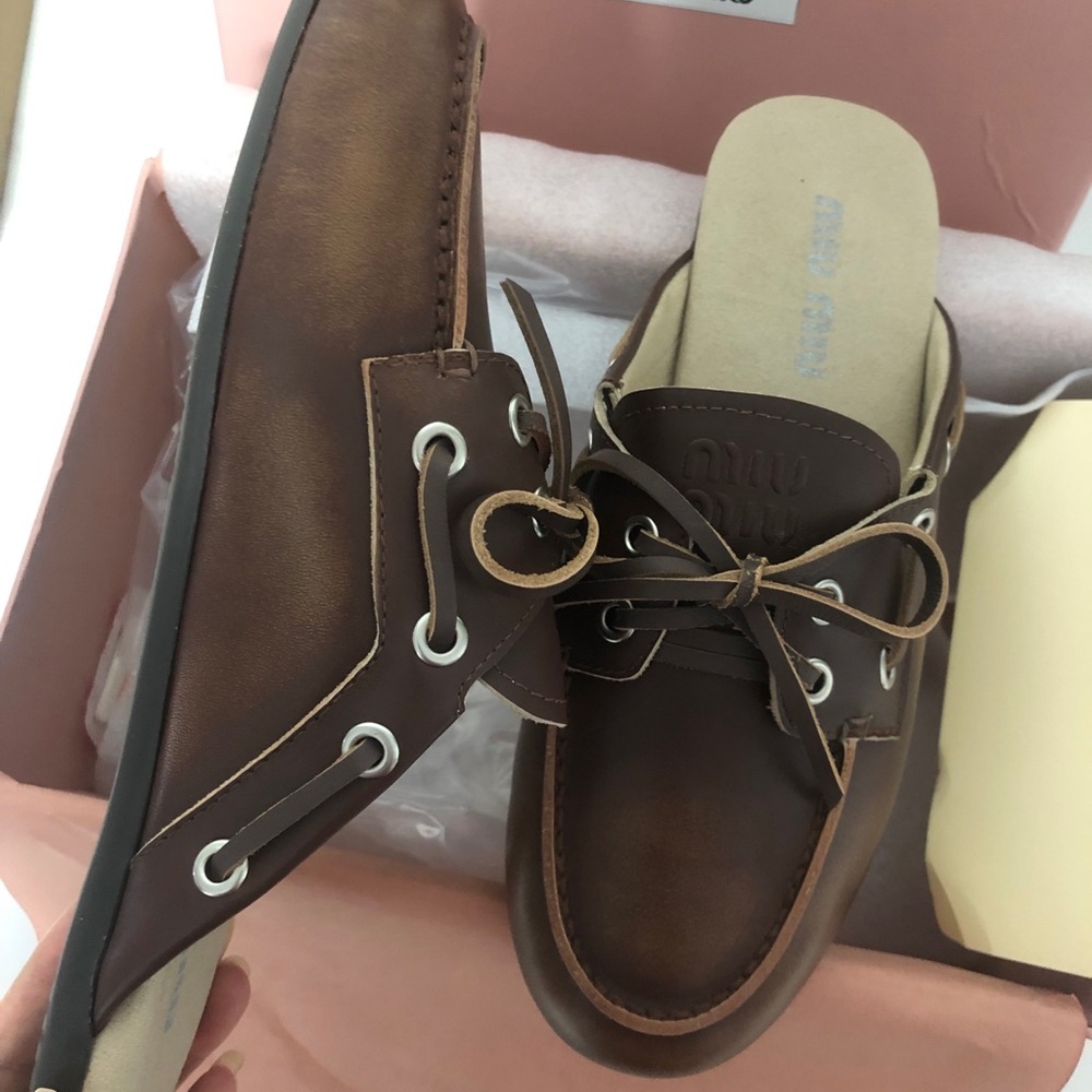 Miu Miu Elegant Bow - detail Leather Mules - Picture 10 of 11